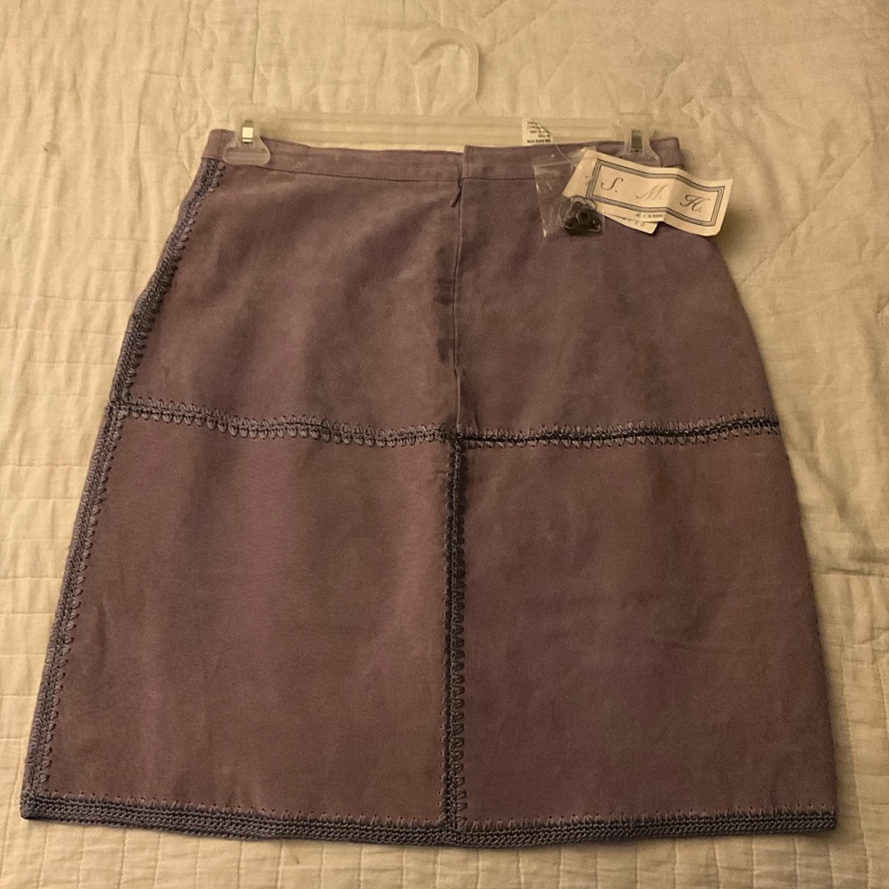 BRAND NEW WOMENS S.M.H 80’s HIGH WAISTED LOW FEEL LEATHER GRAY SKIRT. SIZE-10